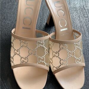 Gucci Women's Tan and Gold Mesh Heels